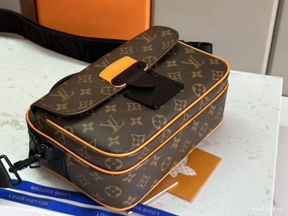 First bag ru S VUITTON LOCK MESSENGER LOUIS 0816